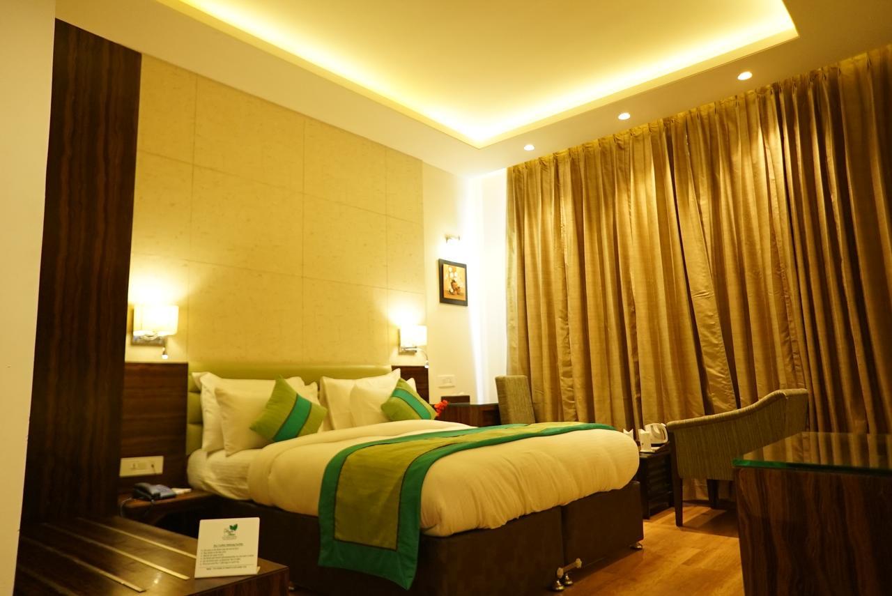 The Mystic Palms Hotel Mathura Buitenkant foto