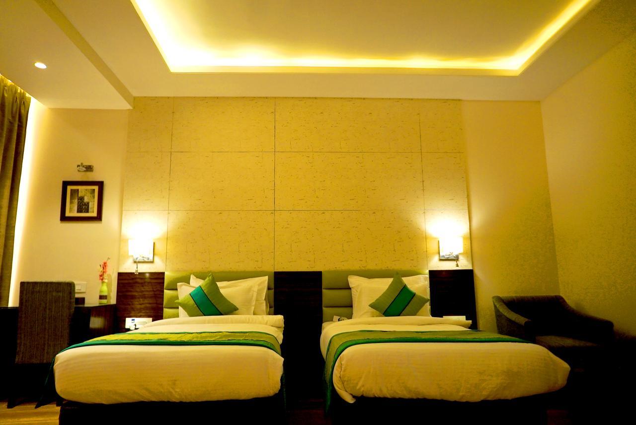 The Mystic Palms Hotel Mathura Buitenkant foto