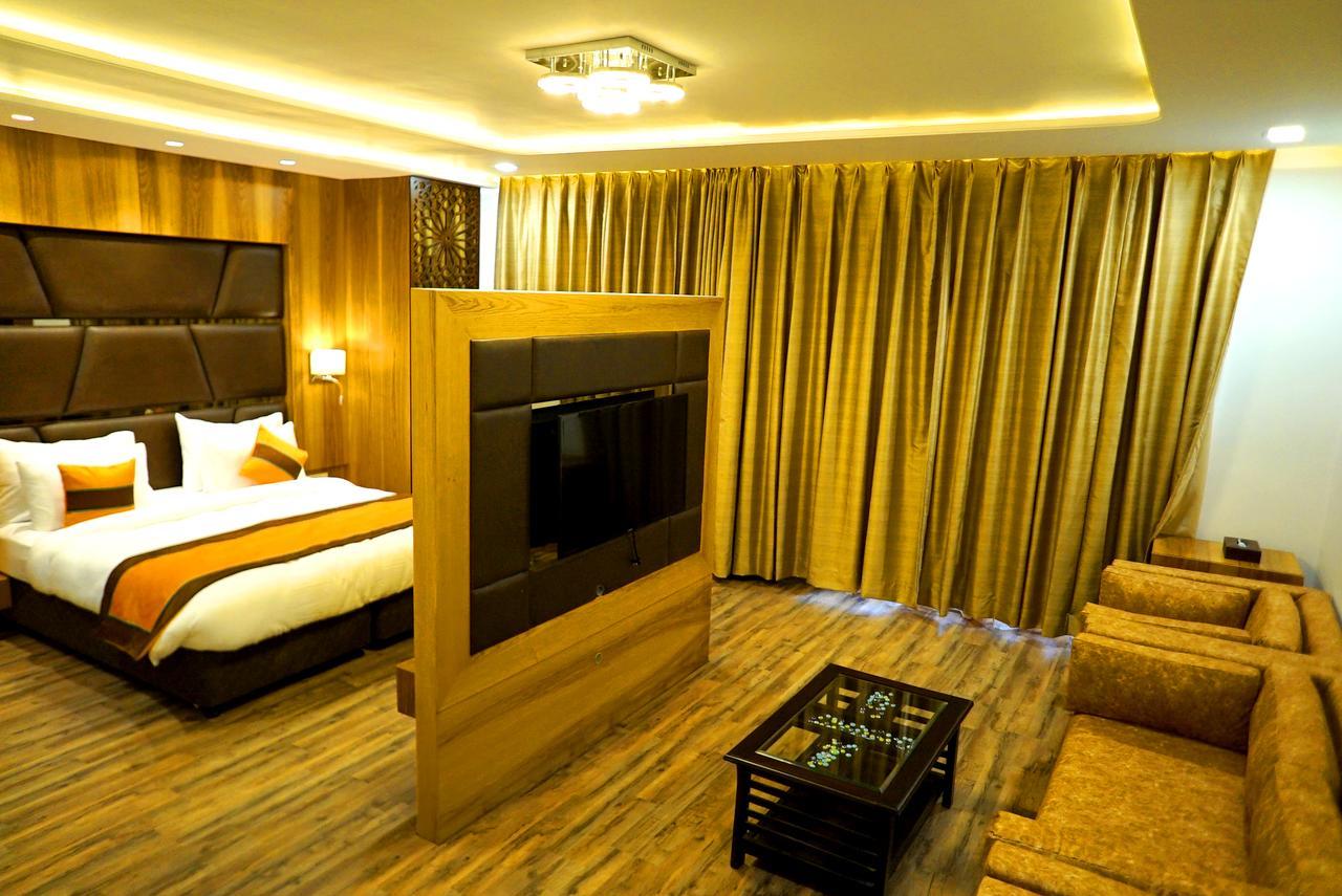 The Mystic Palms Hotel Mathura Buitenkant foto
