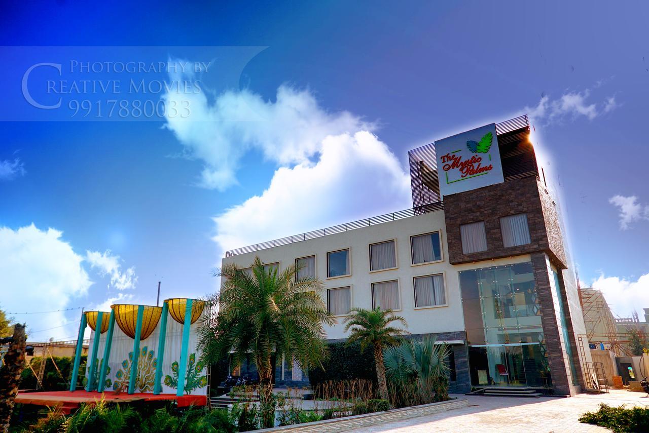 The Mystic Palms Hotel Mathura Buitenkant foto