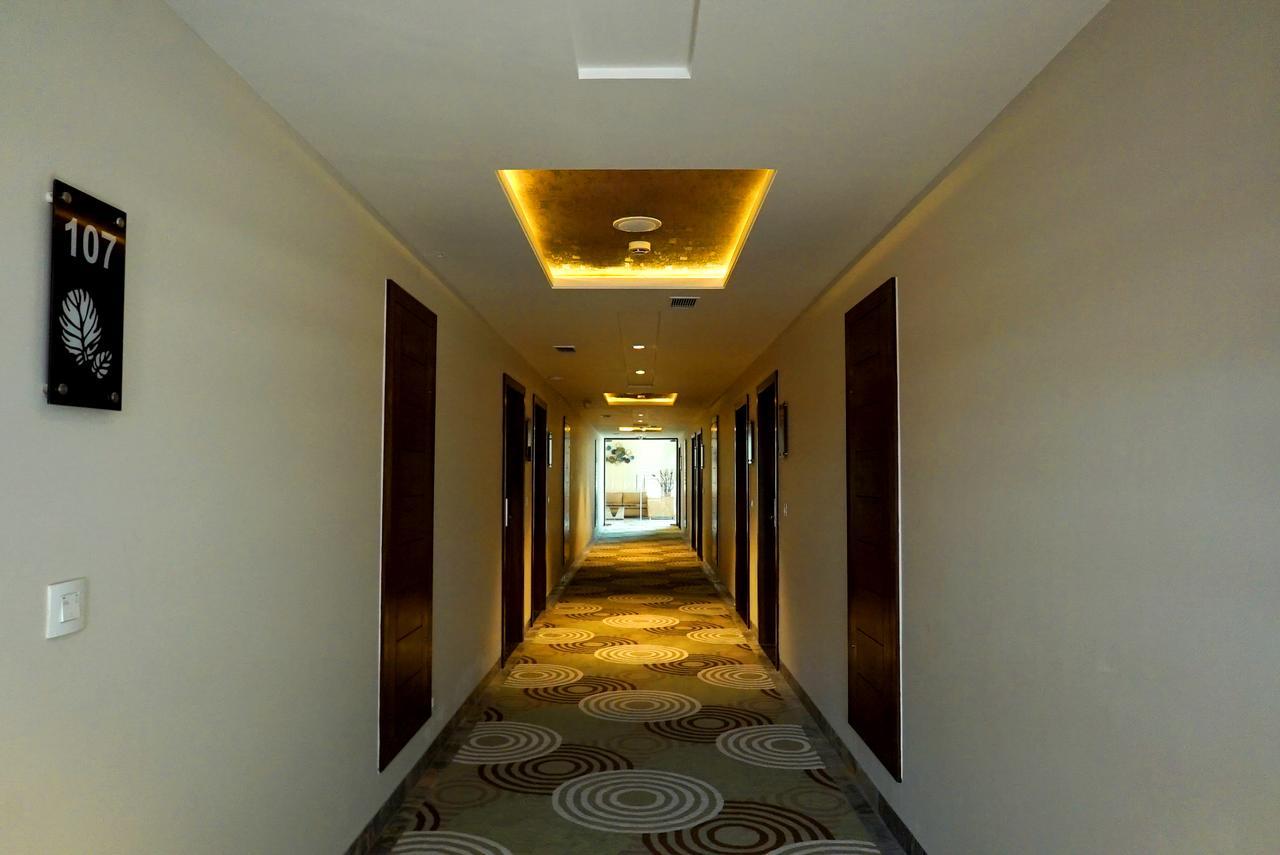 The Mystic Palms Hotel Mathura Buitenkant foto
