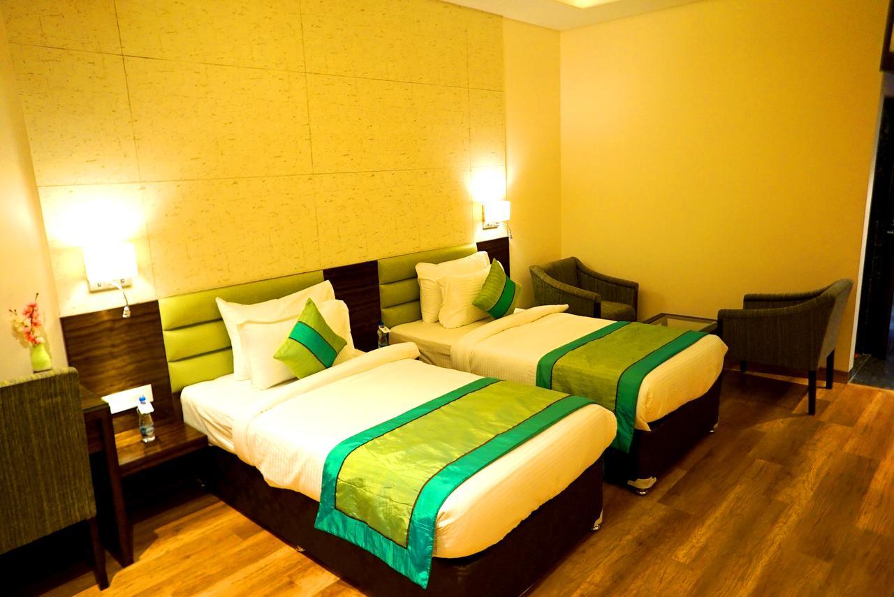The Mystic Palms Hotel Mathura Buitenkant foto