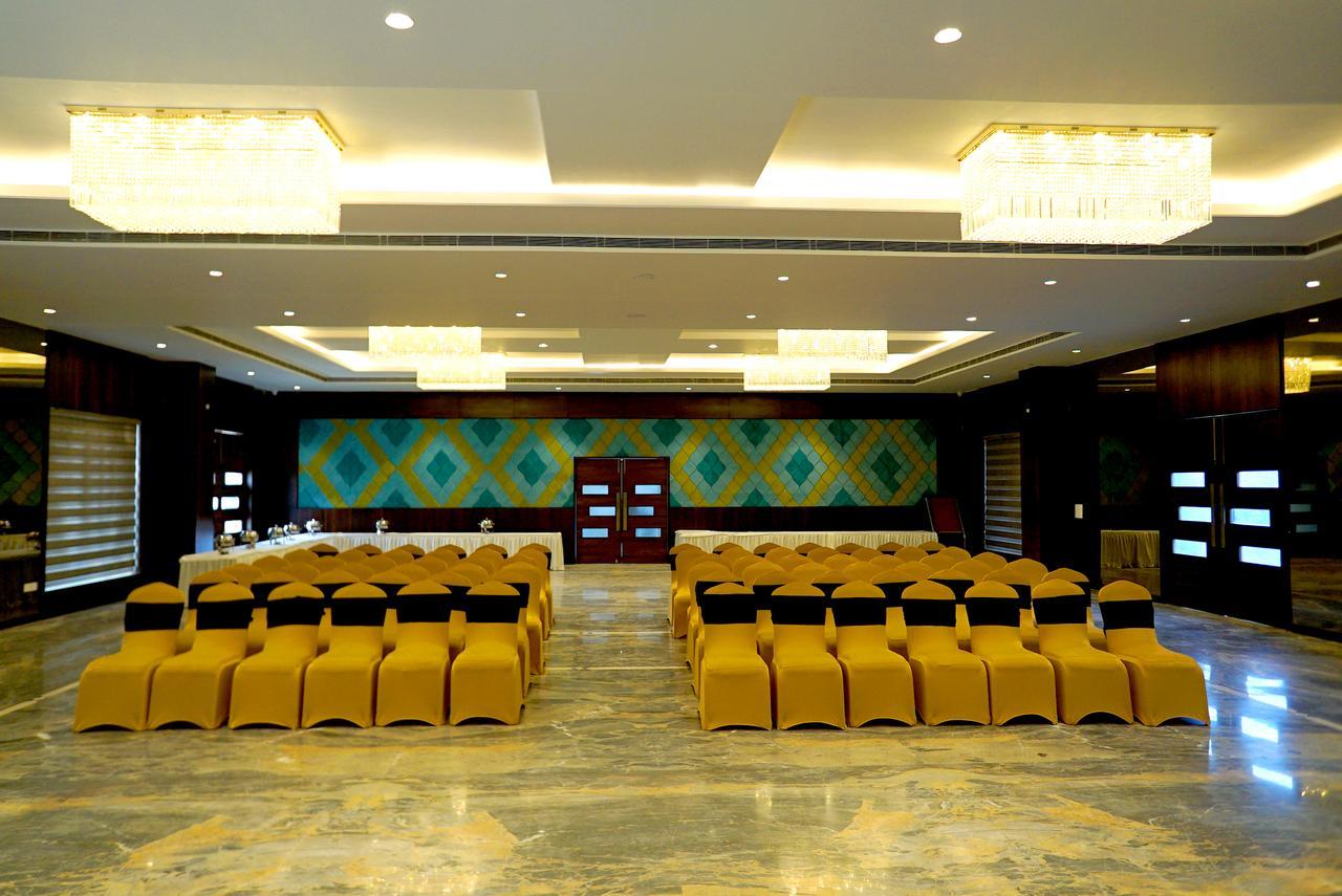 The Mystic Palms Hotel Mathura Buitenkant foto