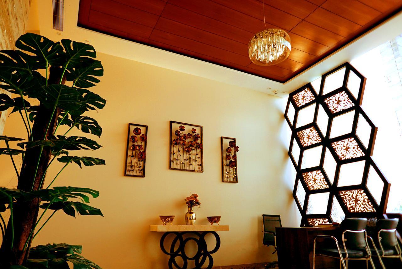 The Mystic Palms Hotel Mathura Buitenkant foto