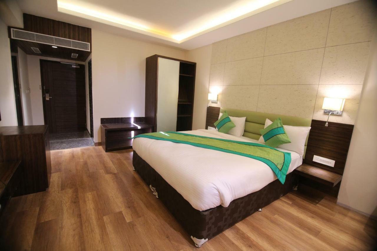 The Mystic Palms Hotel Mathura Buitenkant foto